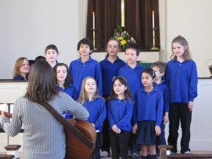 youthch01 Youth Choir performing